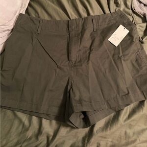 🆕 High-Rise Chino Shorts